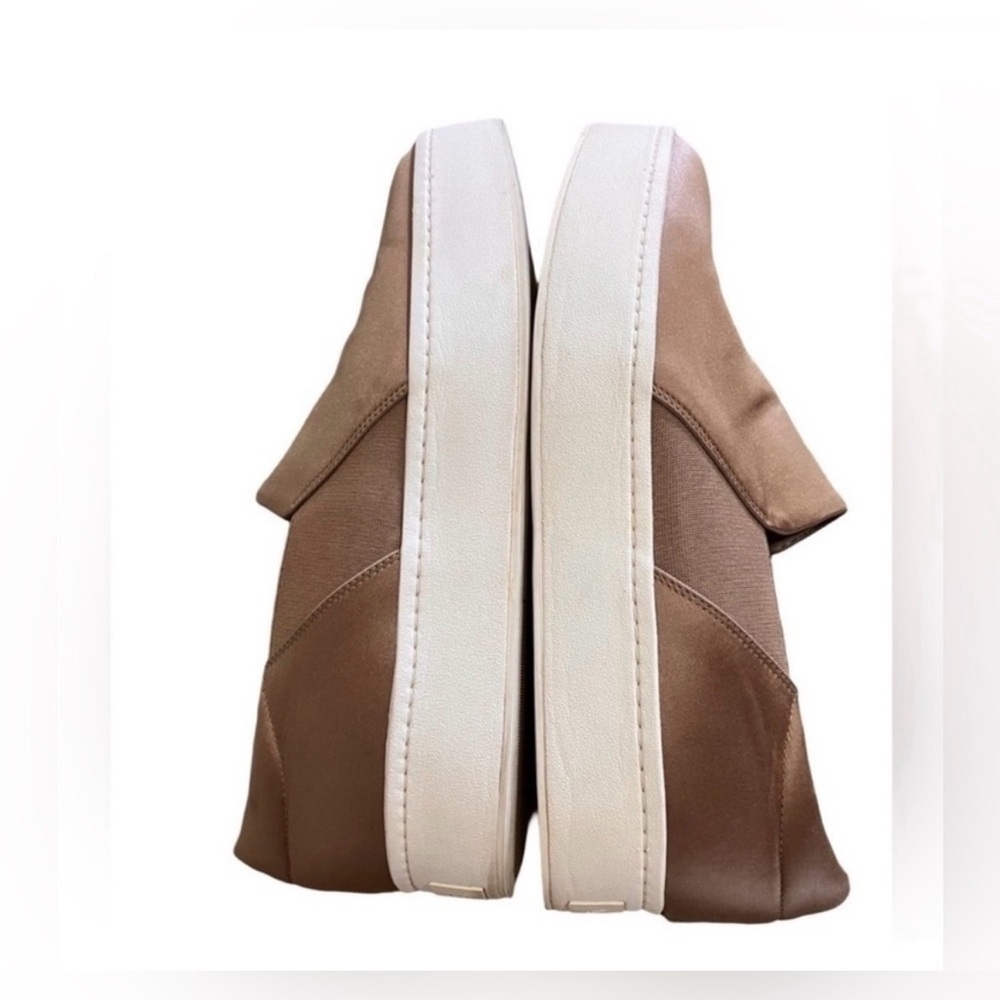 Vince Champagne Satin Warren 90s Y2K
Slip-On Loafers - Picture 6 of 10